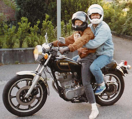 Erik och Katarina provar min
                rat-bike